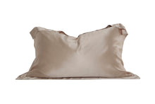 Load image into Gallery viewer, Oxford Mulberry Silk Pillowcase: Caramel - Artem Luxe